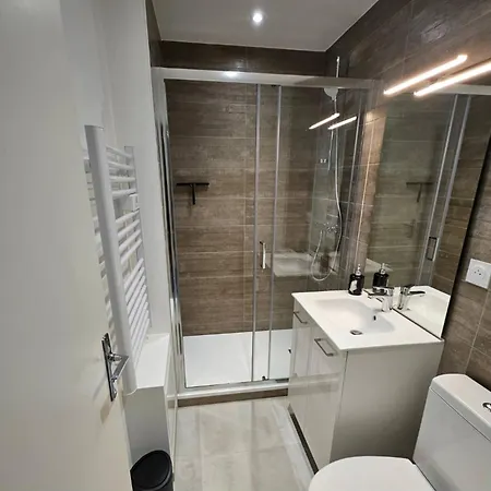 Location Au Pied Du Circuit * لو مان