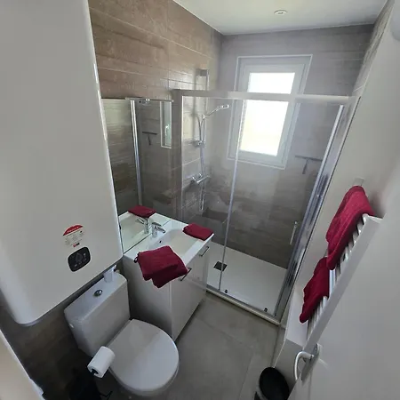 Location Au Pied Du Circuit ゲストハウス *